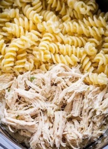 Delicious Garlic Parmesan Chicken Pasta dish served in a bowl