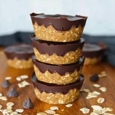 No bake peanut butter oat cups made with oats and creamy peanut butter