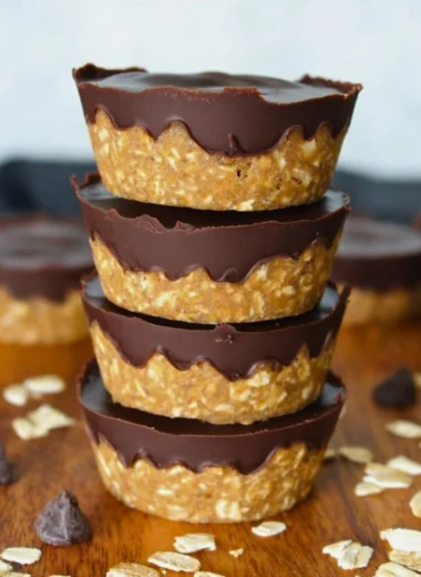 No bake peanut butter oat cups made with oats and creamy peanut butter