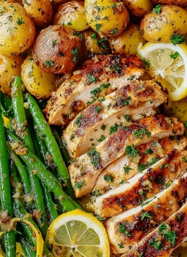 Healthy Lemon Garlic Chicken Meal Prep Bowls with colorful vegetables