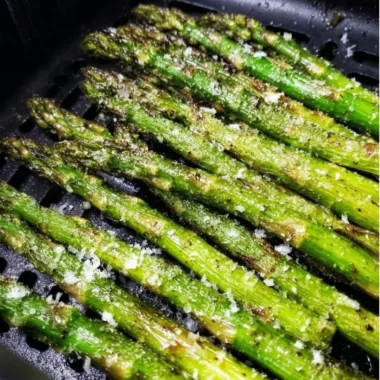 Crispy roasted asparagus made in an air fryer for a healthy side dish