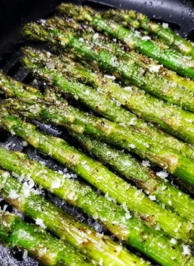 Crispy roasted asparagus made in an air fryer for a healthy side dish