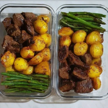 Plate of Garlic Balsamic Steak Bites garnished with herbs
