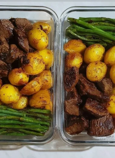 Plate of Garlic Balsamic Steak Bites garnished with herbs