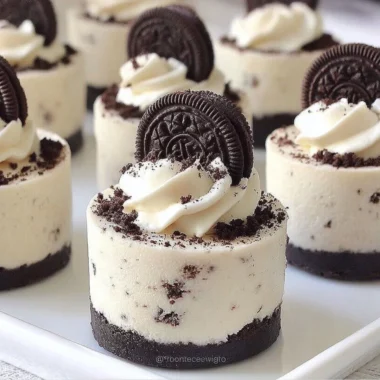 Delicious No-Bake Oreo Cheesecakes with a creamy texture and chocolate cookie crust